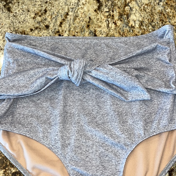 KORTNI JEANE womens size M swimsuit tie-up-front bottoms in gray. - Picture 2 of 10